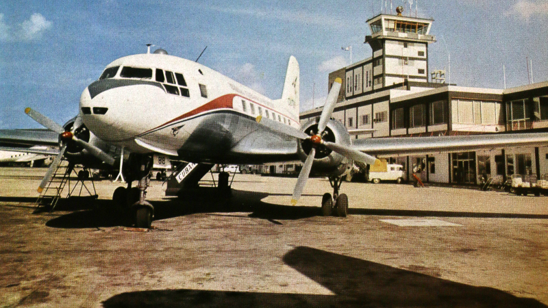 Illustration for article titled 27 Stylish Airliner Liveries From The Past